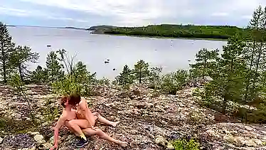 Похотливые студенты русские на природе устраивают красивую еблю с видом на озеро