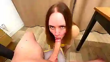 Ебля пизды 30-летней сучки — особое порно предложение от банка для новых клиентов