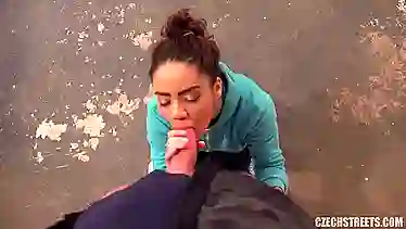 Чешская шлюшка с улицы готова на секс с незнакомцем, главное бабла побольше