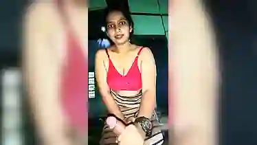 Индийская женщина дрочит хуй парню, пока тот снимает xxx видос от первого лица