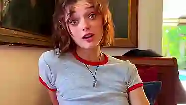 Пизда милой девушки течет от крупного члена мужа внутри волосатой письки