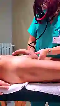 Вот это приём у доктора — баба врач сосёт хуй и доводит болт до извержения спермы