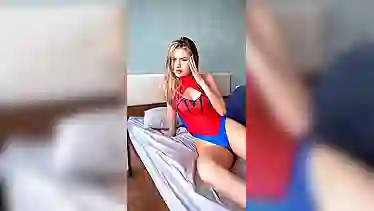 Порно ролик с юмором, бабе снится что её трахают, пихая пальцы и фрукты в дырочку