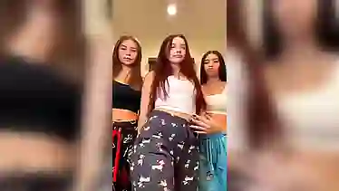 Жопы скачут и трясутся, бабы без трусиков ебутся — тик ток порно ролик XXX